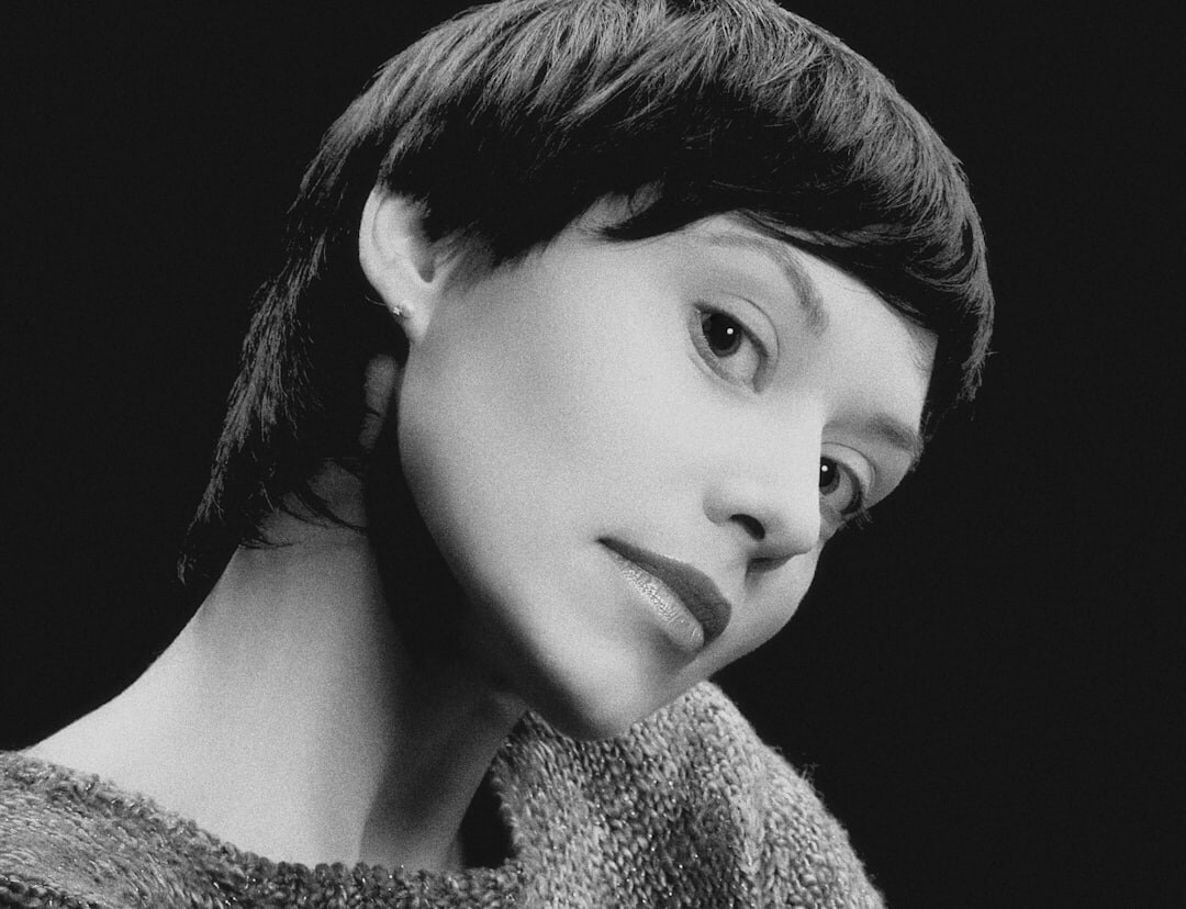 celebrity with modern short hair and makeup